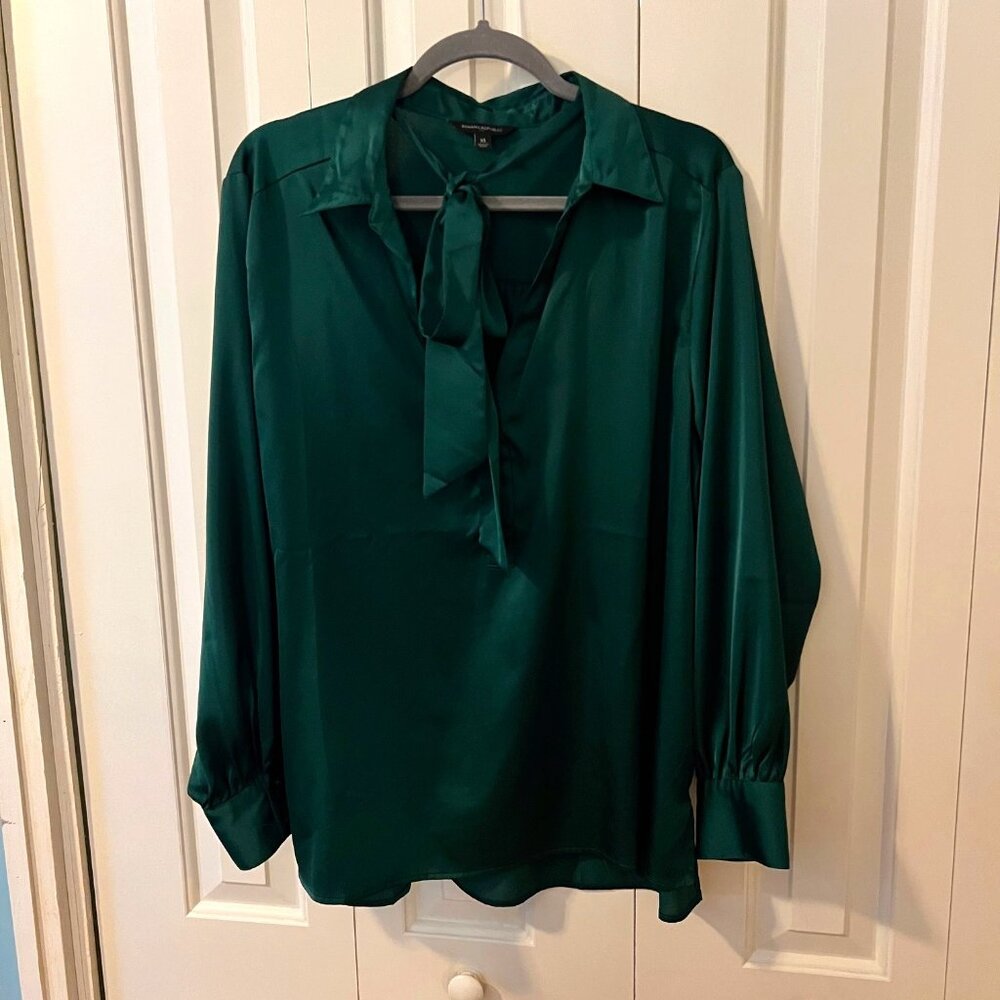 Green Banana Republic Pullover Blouse with Front Tie Size XL